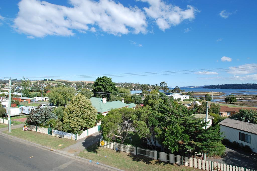 Triabunna Cabin & Caravan Park Екстер'єр фото