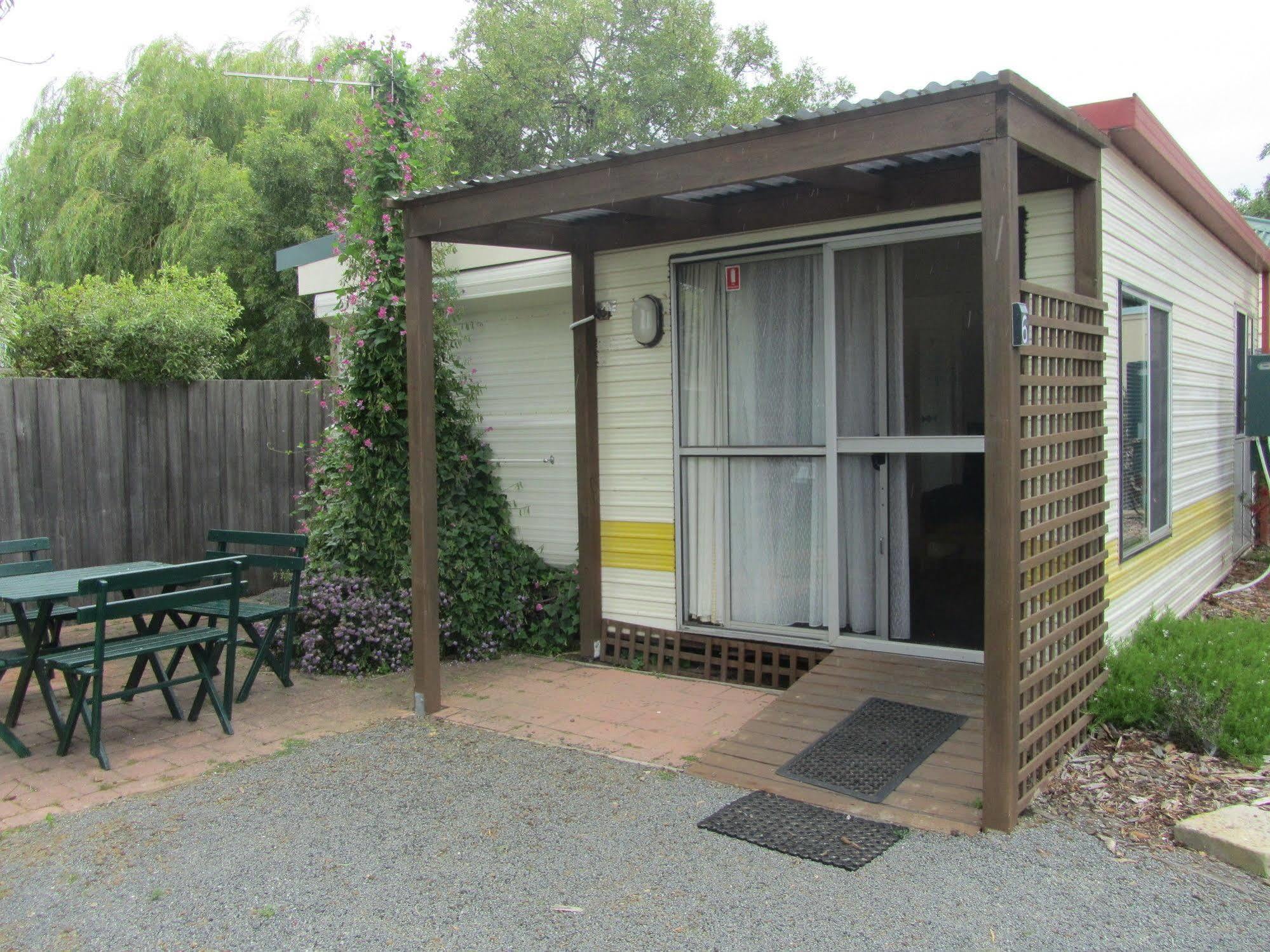 Triabunna Cabin & Caravan Park Екстер'єр фото